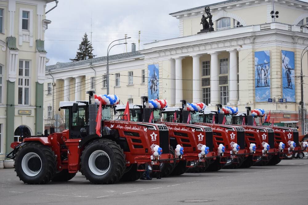 Парад тракторов в Орле